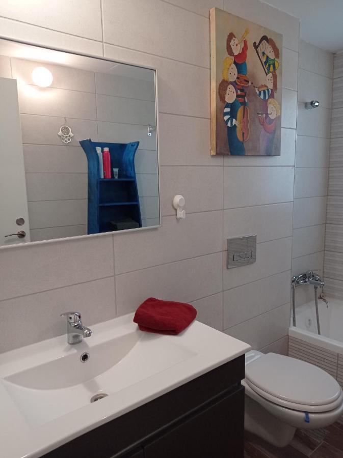 New! Great Location! Vibrant Downtown, Talpiot Market, Flea Market, Carmel Beach, Close To Everywhere Apartamento Haifa Exterior foto
