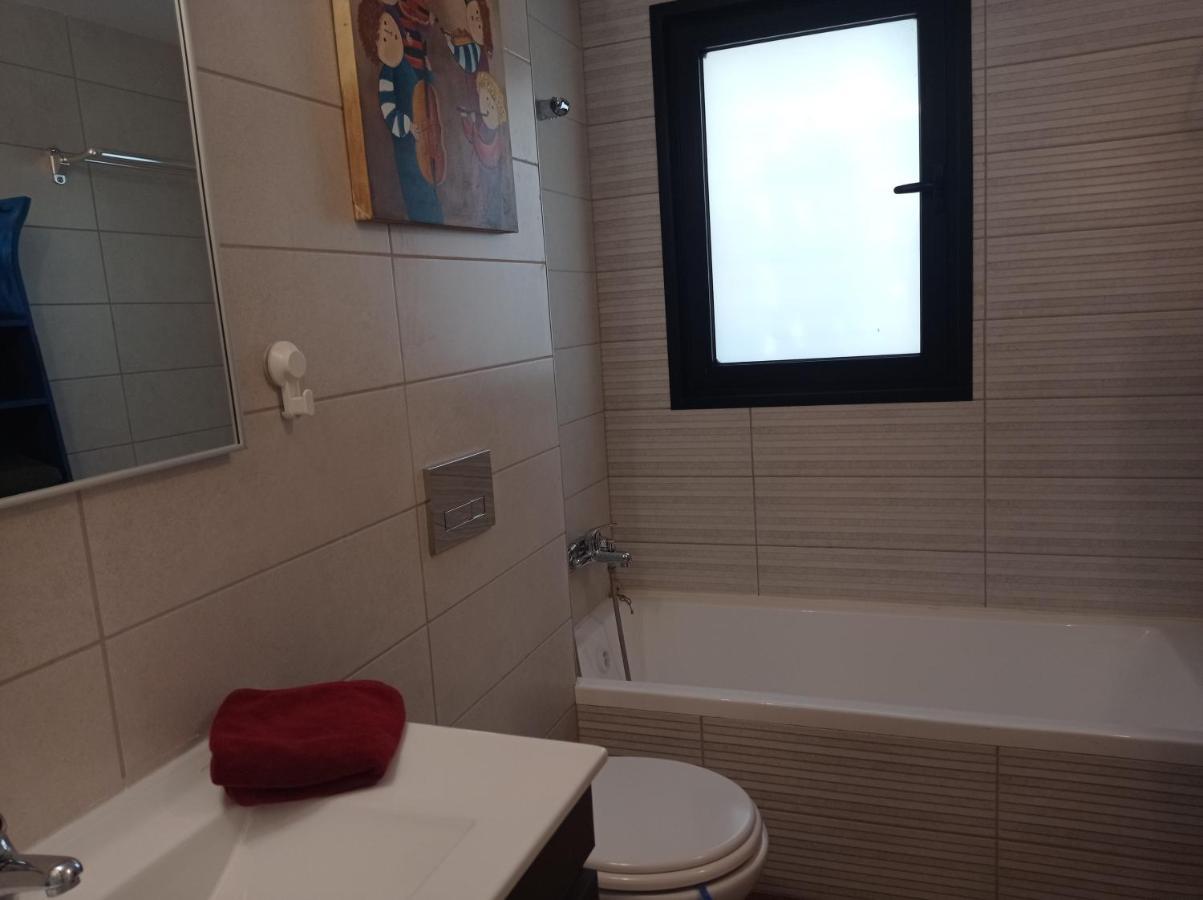 New! Great Location! Vibrant Downtown, Talpiot Market, Flea Market, Carmel Beach, Close To Everywhere Apartamento Haifa Exterior foto