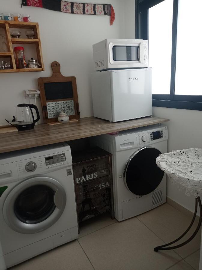 New! Great Location! Vibrant Downtown, Talpiot Market, Flea Market, Carmel Beach, Close To Everywhere Apartamento Haifa Exterior foto