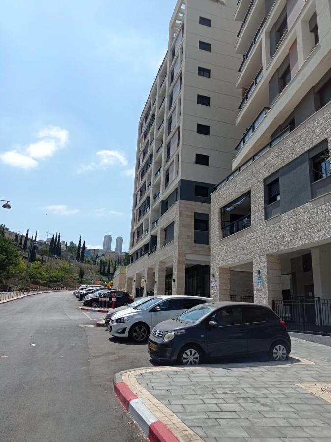 New! Great Location! Vibrant Downtown, Talpiot Market, Flea Market, Carmel Beach, Close To Everywhere Apartamento Haifa Exterior foto